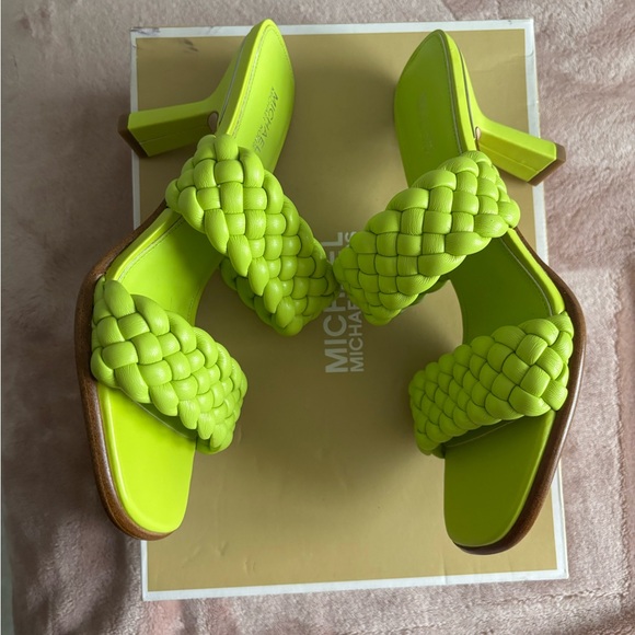 MICHAEL KORS Amelia Braided Mule 💚 - Picture 5 of 6